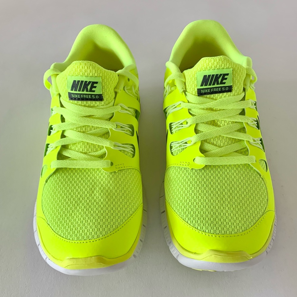 NWOT Vintage 2013 Nike Free 5.0 in women’s size 8.5.